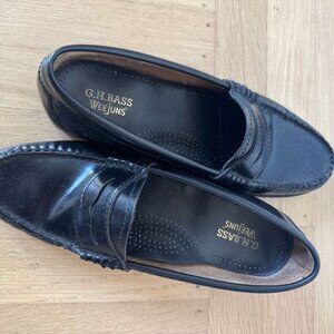 GH Bass Weejuns – Black Leather Penny Loafers (Size 6)